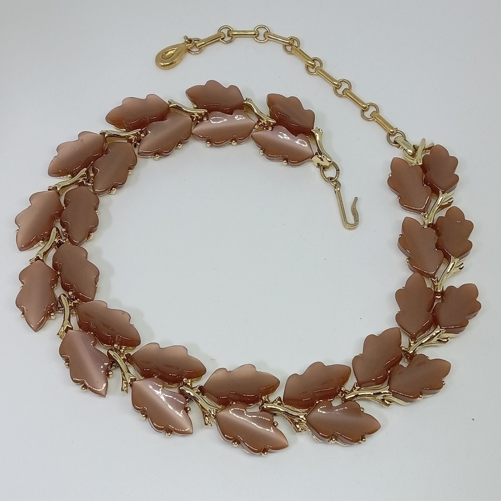 * vintage Lisner caramel brown oak leaves thermoset choker necklace 16"